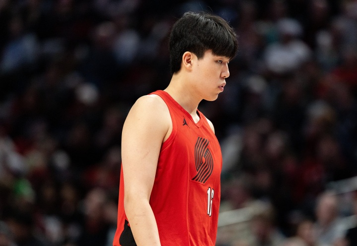 给机会你得把握住啊！杨瀚森半场1中0没有得分 拿到3板 正负值-11