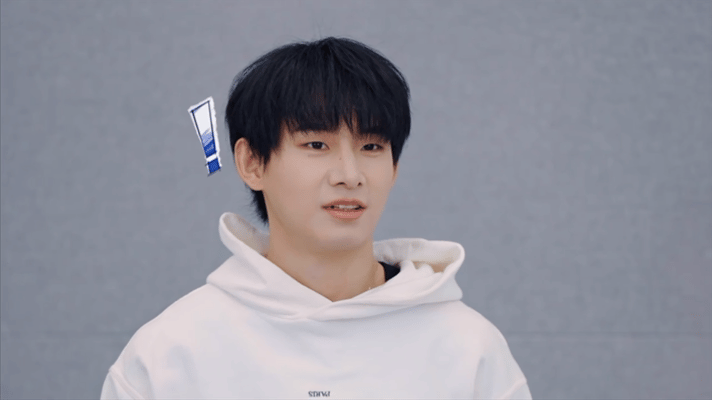 pg电子-姚琛学滑雪全程高能,摔得叮咣雪杖罢工|滑冰|吐槽|教练|上场|装修_新浪体育_新浪新闻